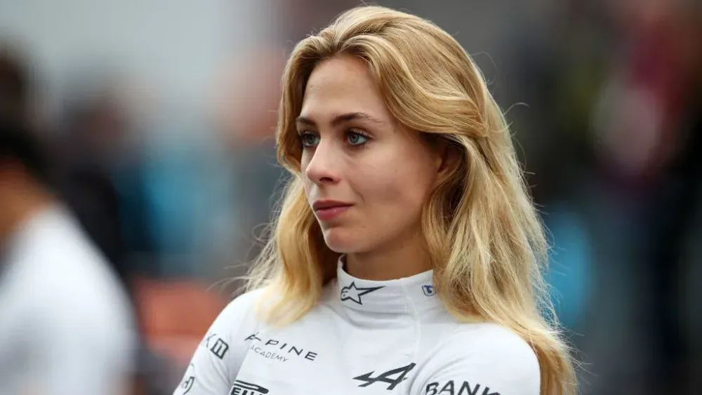 Sophia Floersch's Triumphant Return to Van Amersfoort Racing for the 2024 FIA Formula 3 Season
